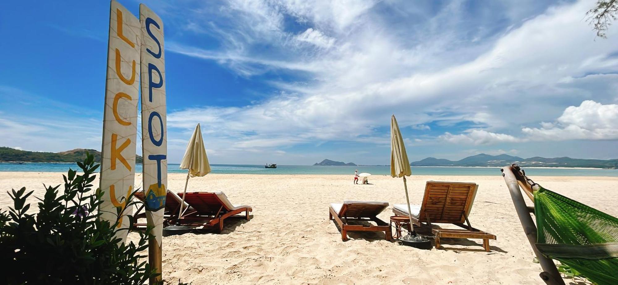 Lucky Spot Beach Bungalow Song Cau Ngoại thất bức ảnh